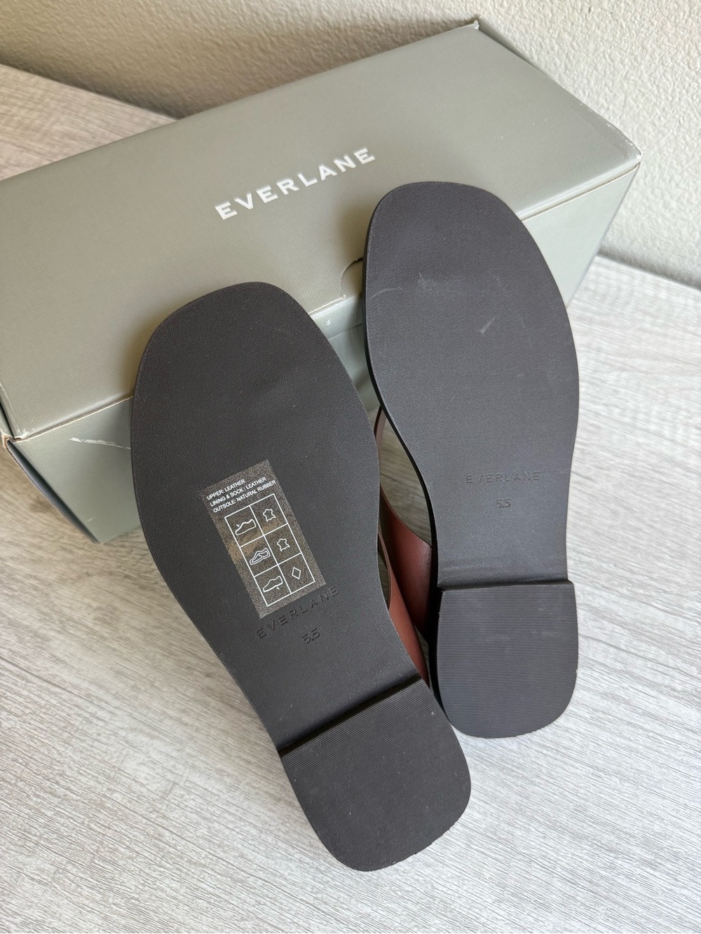 Everlane Leather Flip Flop in “Rum”/Brown Size 5.5 - Picture 2 of 3